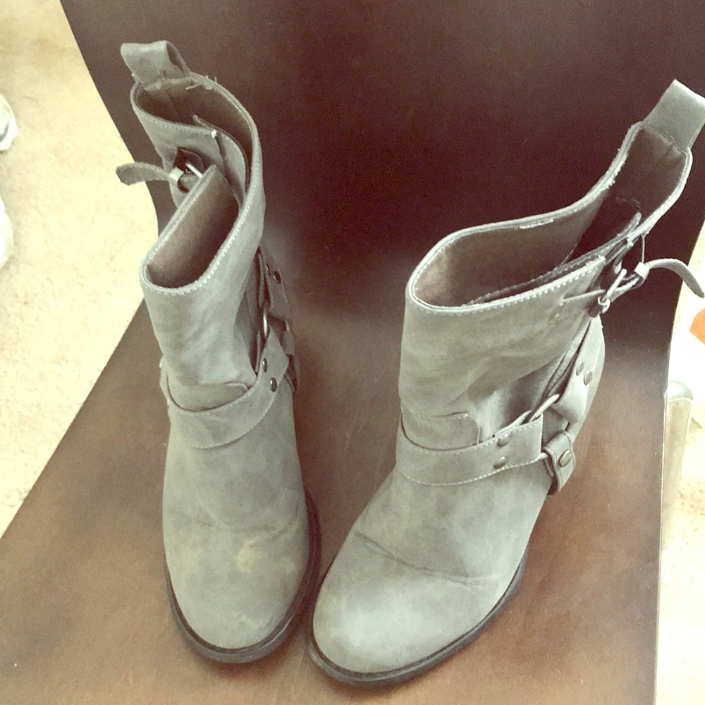 Don’t step on my gray suede boots